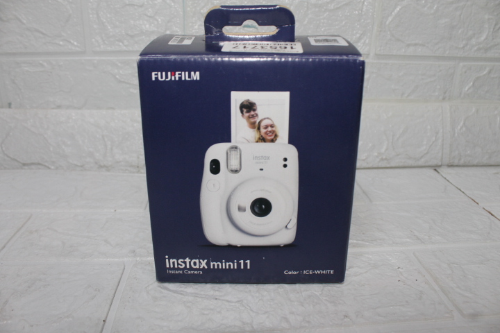Фотоаппарат цифровой Fujifilm моментальной печати Instax mini 11
