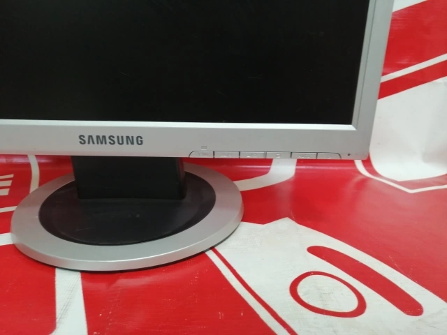 Монитор Samsung 710N