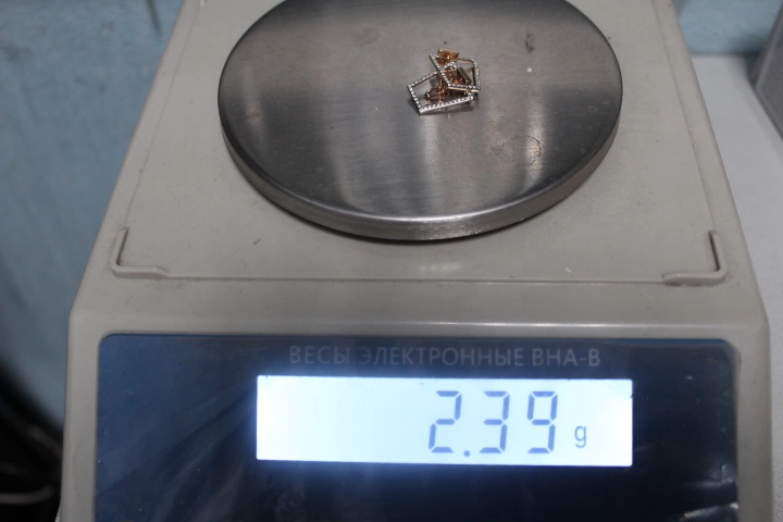 Серьги  золотые 585 проба 2,39 гр 1,5 см