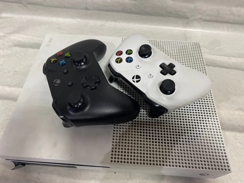 Игровая приставка XBOX  One S 500 Gb