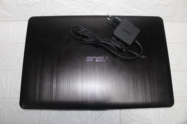 Ноутбук Asus Intel Celeron N3350/4 GB/1,10GHz/SSD100/HDD367