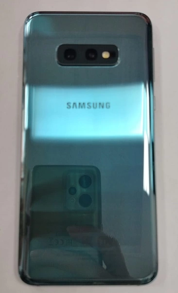 Смартфон Samsung S10e
