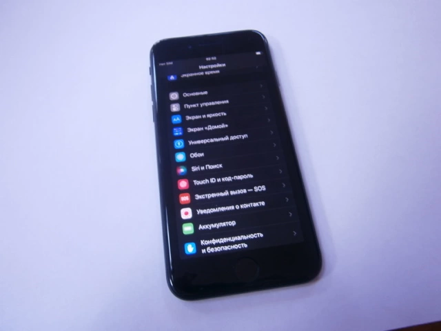 Смартфон Apple iPhone SE2020