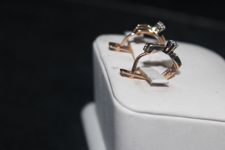 Серьги золотые с камнями  585 проба 3,77 гр 1,5 см ФМ