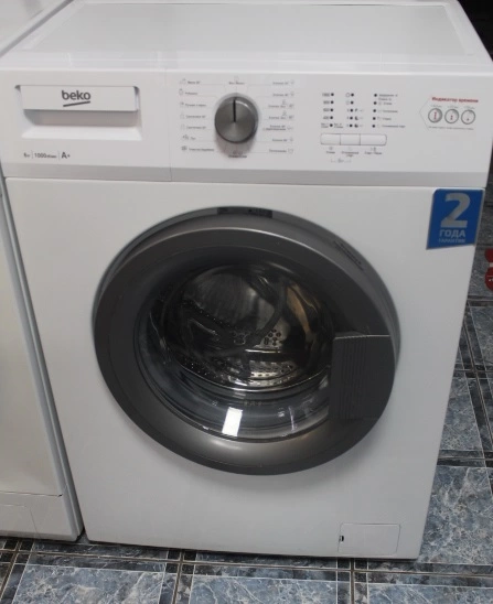 Стиральная машина Beko WDN635P1BSW