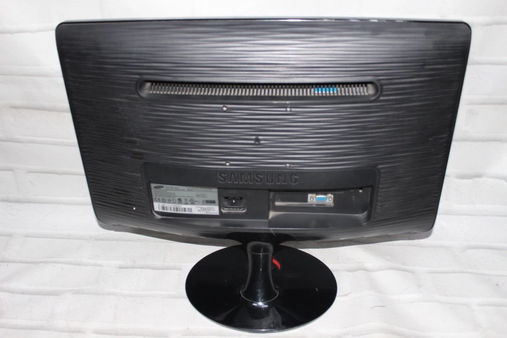 Монитор Samsung B2030N