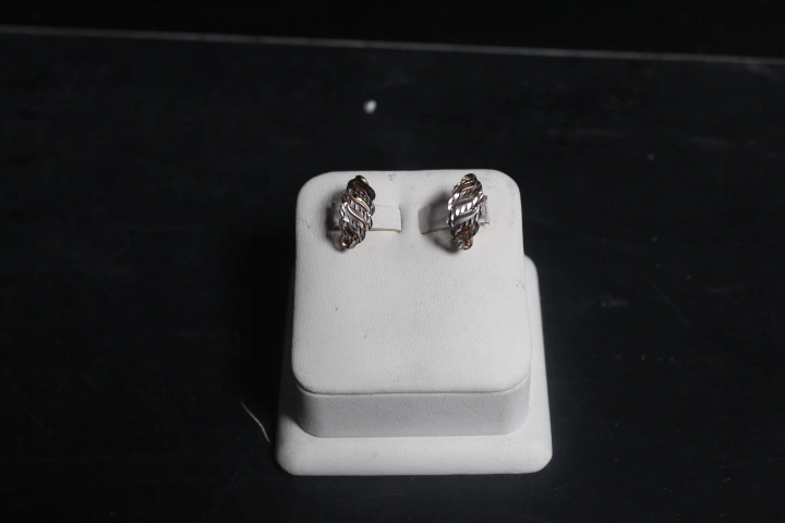 Серьги золотые  375 проба 2,33 гр. 1,5 см ФМ