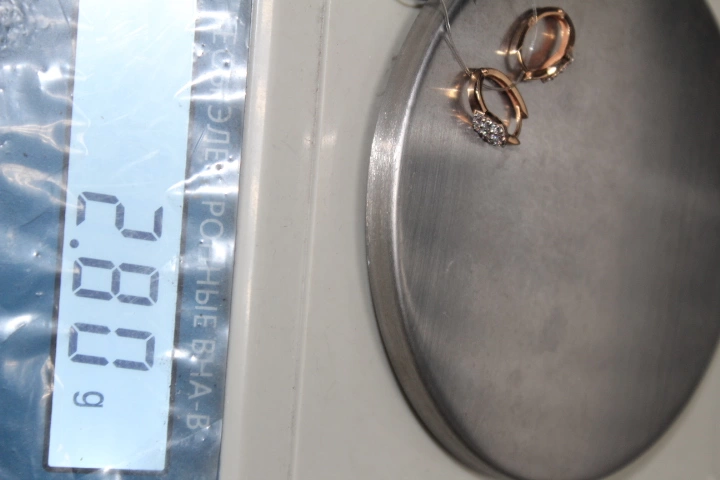 Серьги золотые с камнями  585 проба 2,80гр. 1,5 см. ФМ
