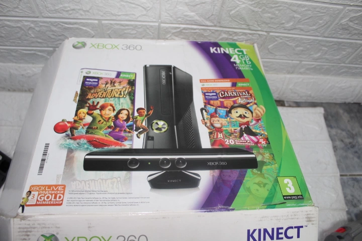 Игровая приставка X-Box 360 Microsoft 4 GB
