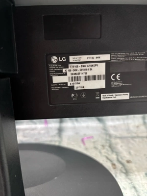 Монитор LG  E1910S-BN Flatron (LCD, 1280x1024, D-Sub)