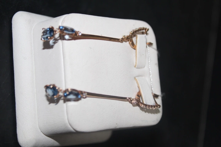 Серьги золотые с камнями  585 проба 3,53 гр. 5,5 см. ФМ