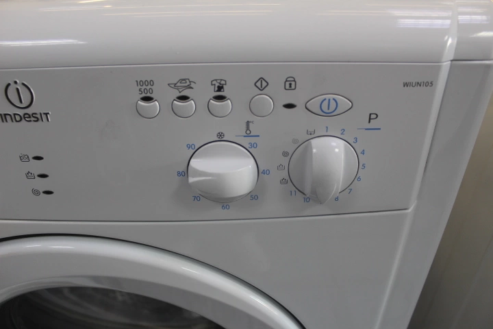 Стиральная машина Indesit WIUN 105 4КГ