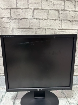 Монитор LG  E1910S-BN Flatron (LCD, 1280x1024, D-Sub)