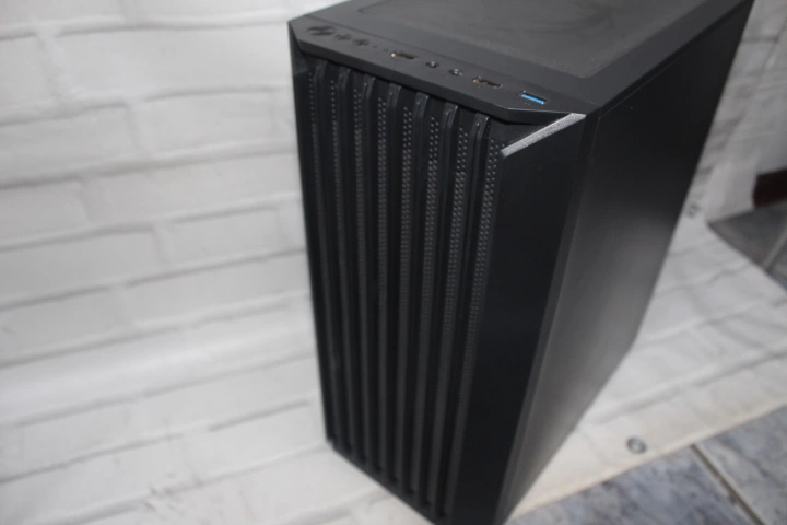 Системный блок Iron Xeon E2640/2.4Ghz/DDR4/16ГБ/SSD256/RadeonRX580 8ГБ