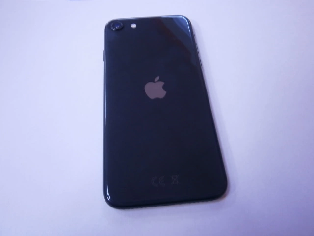 Смартфон Apple iPhone SE2020