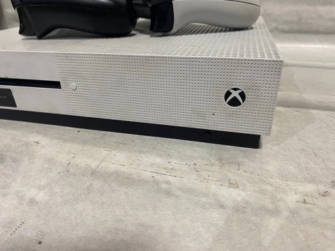 Игровая приставка XBOX  One S 500 Gb
