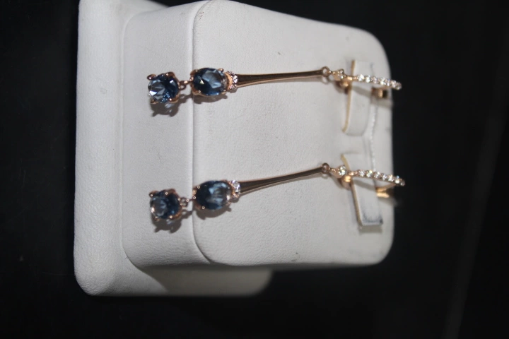 Серьги золотые с камнями  585 проба 3,53 гр. 5,5 см. ФМ