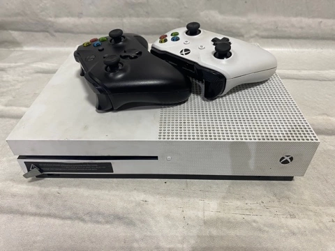 Игровая приставка XBOX  One S 500 Gb