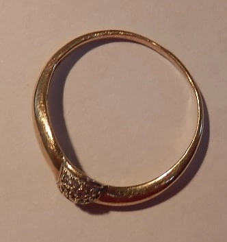 Кольцо  золотое 585 проба 1,663 гр. 18 размер