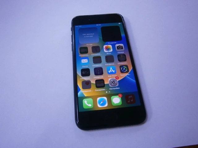 Смартфон Apple iPhone SE2020