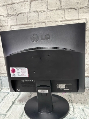 Монитор LG  E1910S-BN Flatron (LCD, 1280x1024, D-Sub)