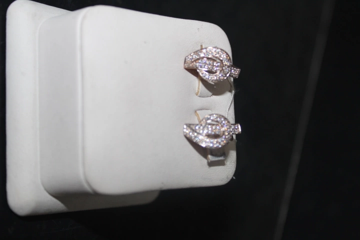 Серьги золотые с камнями  585 проба 3,11 гр. 1.5 см. ФМ