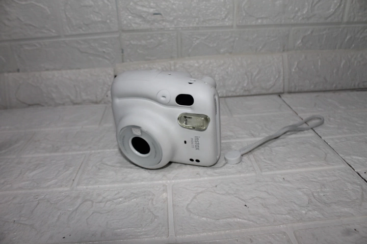 Фотоаппарат цифровой Fujifilm моментальной печати Instax mini 11 ФМ