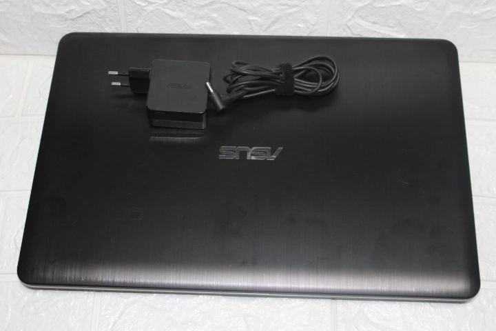 Ноутбук Asus Intel Celeron N3700/1.6GHz/2ГБ/HDD500/HD Graphics