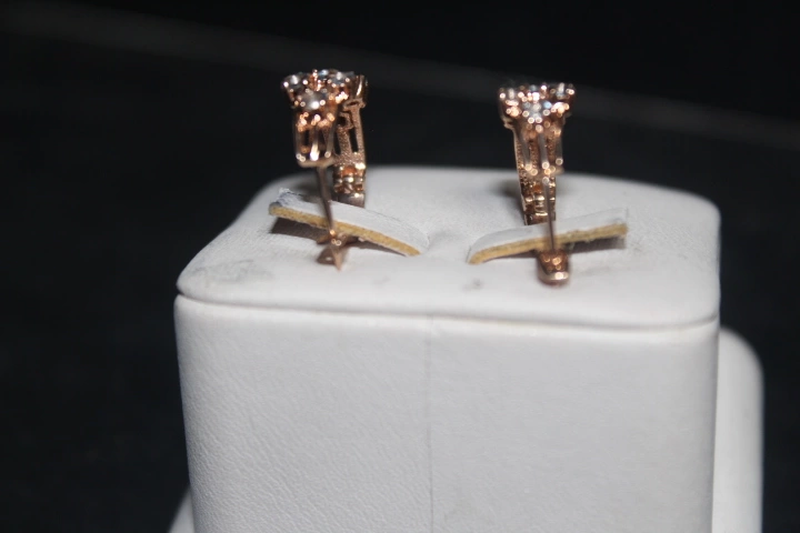 Серьги золотые с камнями  585 проба 4,36 гр 1,5 см ФМ