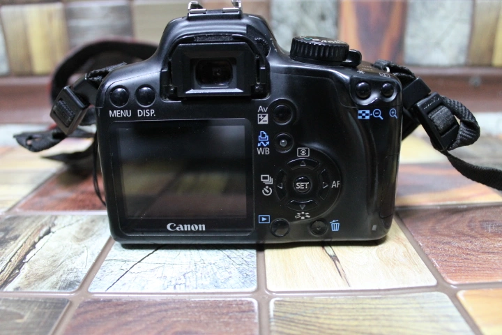 Фотоаппарат зеркальный Canon EOS 1000D