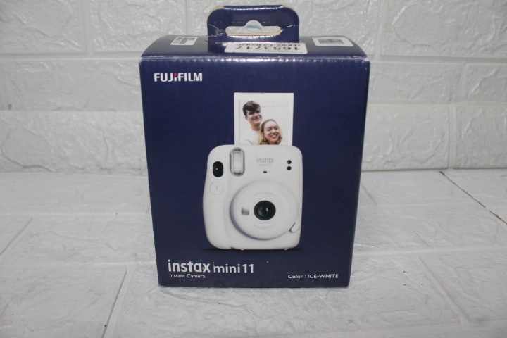 Фотоаппарат цифровой Fujifilm моментальной печати Instax mini 11 ФМ