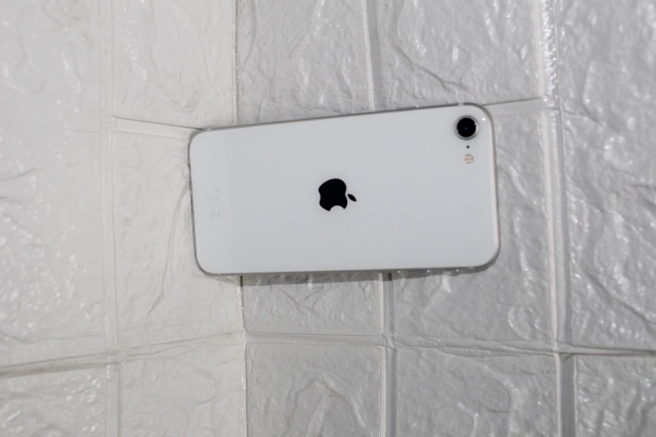 Смартфон Apple iPhone SE 64ГБ