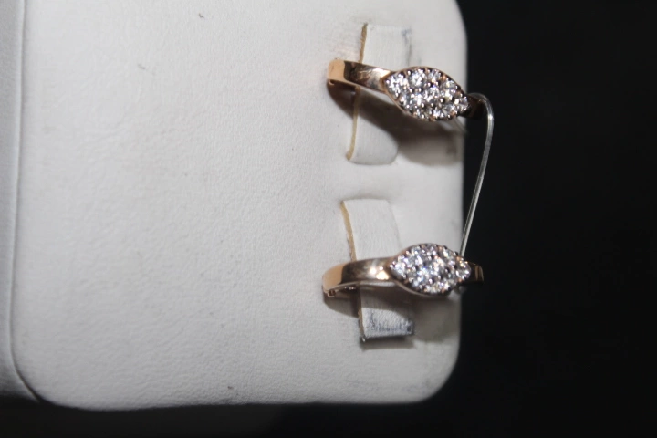 Серьги золотые с камнями  585 проба 2,80гр. 1,5 см. ФМ