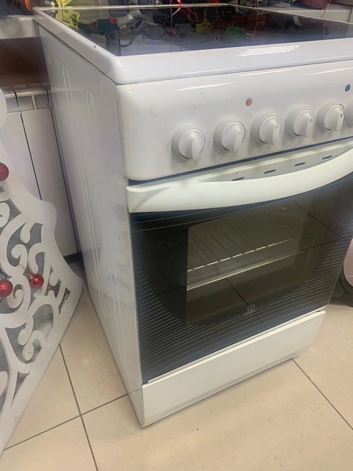 Электроплита индукционная Indesit  