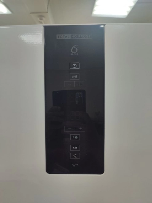 Холодильник Whirlpool W7 931T W