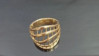 Кольцо  золотое 585 проба 5,6 гр 19,5 размер
