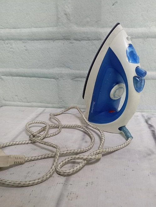 Утюг Binatone CEI 1011