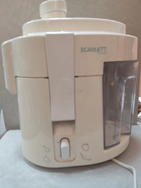 Соковыжималка Scarlett SC-012