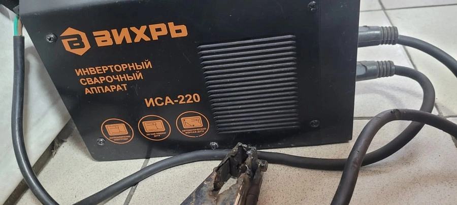 Сварочный аппарат Вихрь инверторный ИСА-220