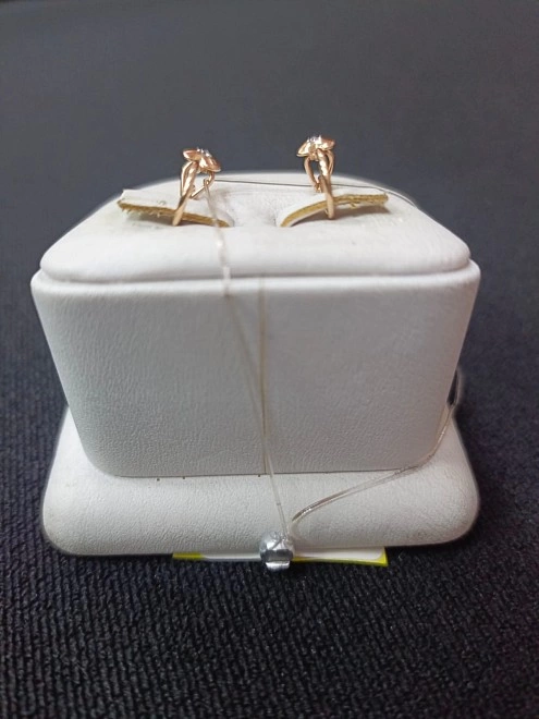 Серьги золотые с камнями  585 пр 0,8 гр ФМ