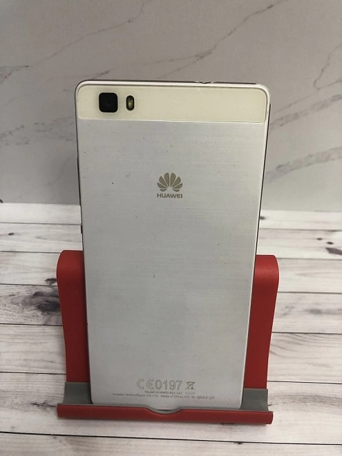 Смартфон Huawei P8 Lite [ALE-L21] 2/16Gb