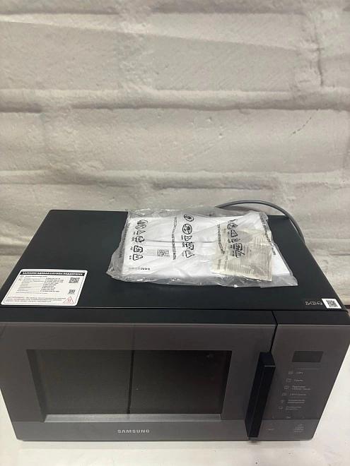 Микроволновая печь Samsung MG23T5018AC/BW
