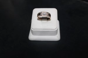 Кольцо золотое с камнями 585 проба 3.28 гр. 20 р-р
