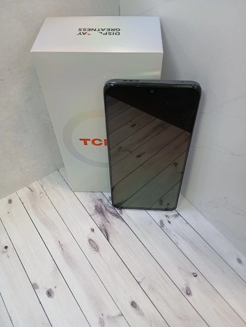 Смартфон TCL 30