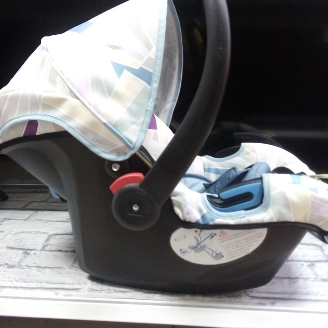 Автокресло Geoby  CS28 (0-13кг)