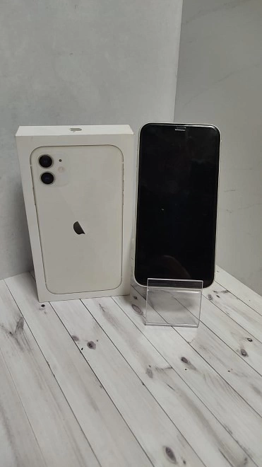 Смартфон  Apple iPhone 11 64ГБ