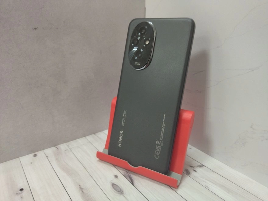 Смартфон Honor 200