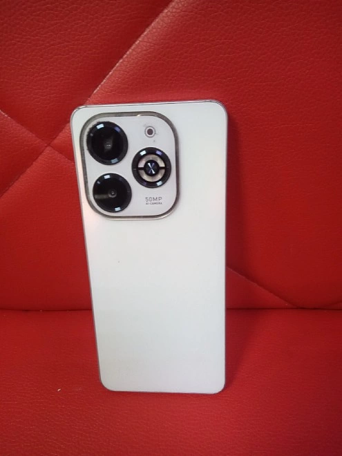 Смартфон Infinix Smart 8 Plus 4/64 Galaxy White X6526