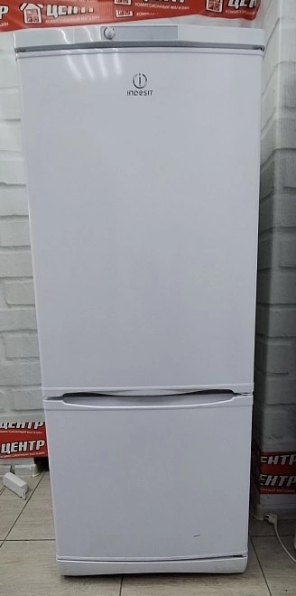 Холодильник Indesit ES 15