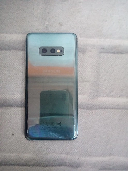 Смартфон Samsung S10e